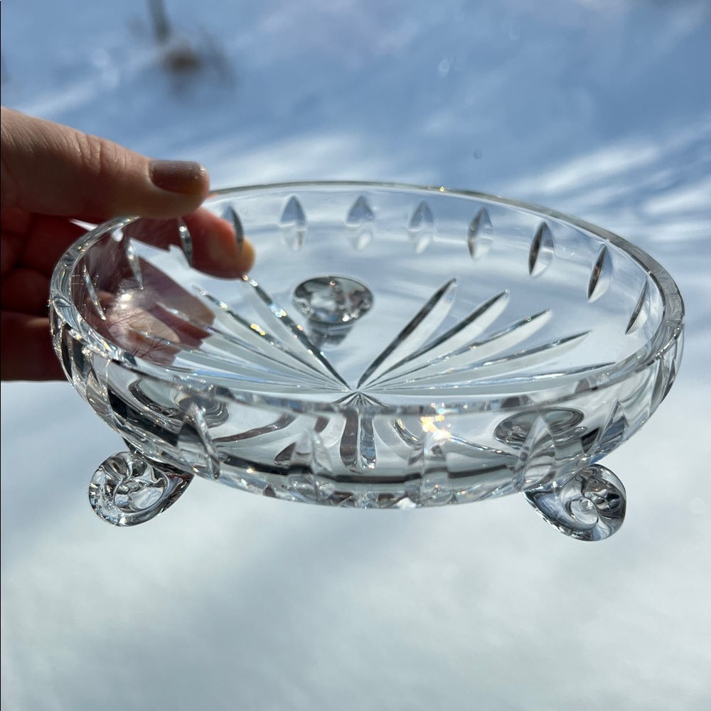 Vintage Round Cut Crystal Shallow Bowl Tri-Footed Trinket Dish / Soap Dish - Picture 3 of 10